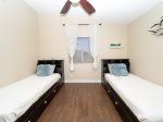 Guest bedroom w/ 2 twin beds